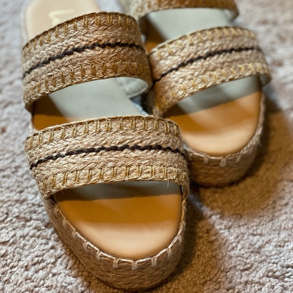 Lulu’s woven double strap sandals never worn. - Picture 5 of 7